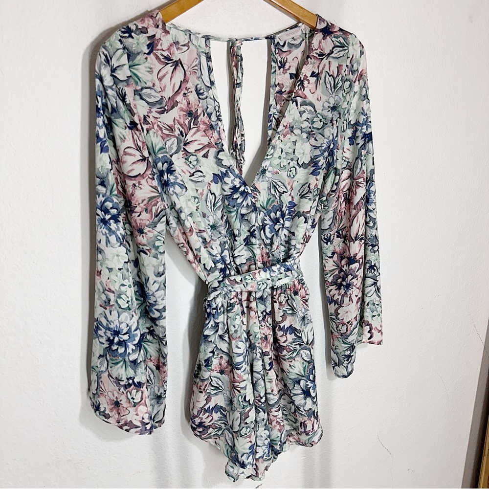 NWT Olivaceous Monet Floral Bell Sleeve Romper Playsuit Size Medium $54